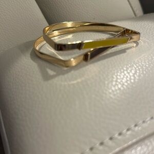 2 Bangles With Color On Top X2.